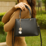 Bolso negro de mano para mujer