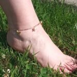 Tobillera dorada con mariposas