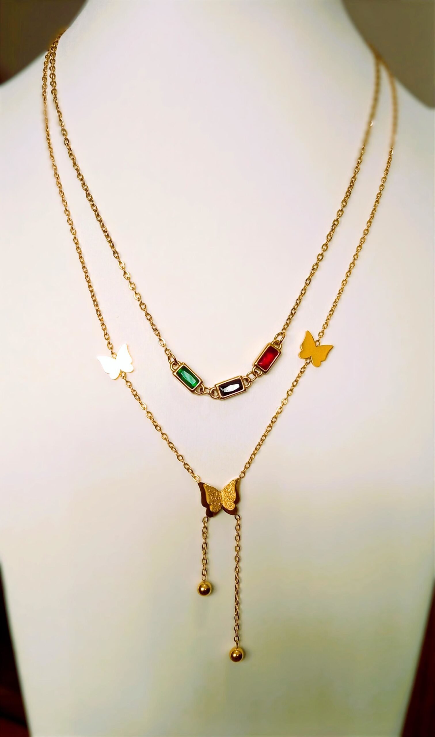 Collar doble dorado con mariposas y piedras de colores para mujer
