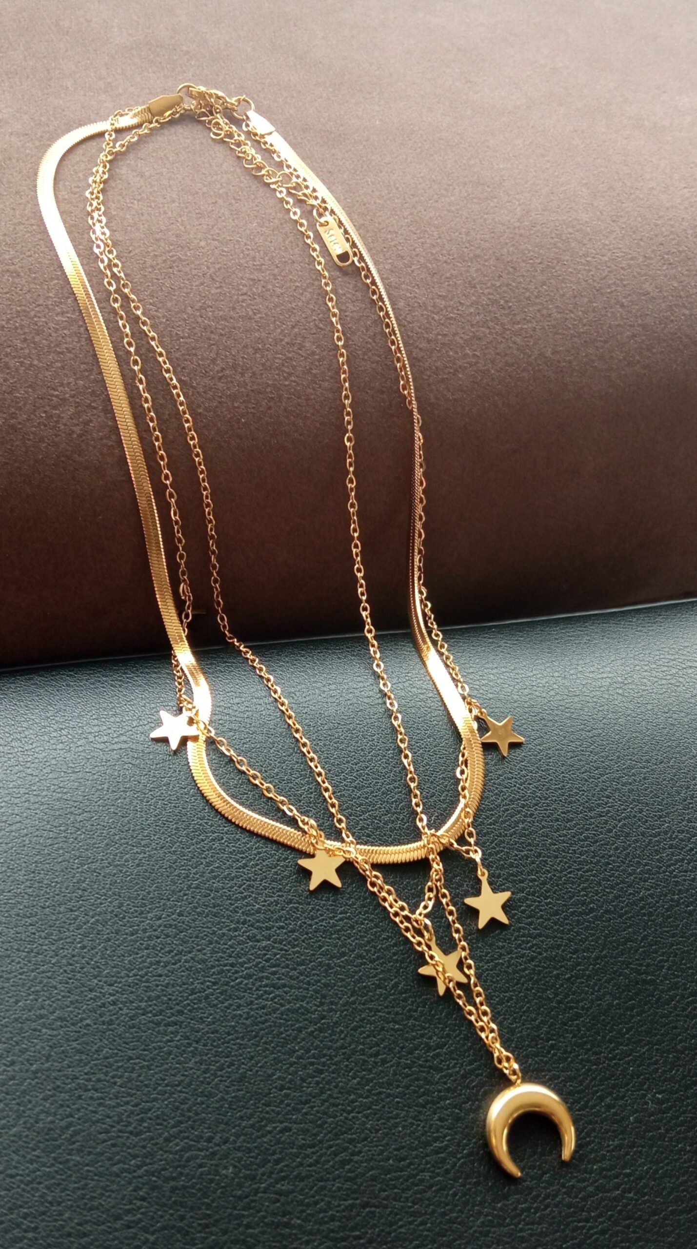 Cadena de tres capas con estrellas de acero inoxidable para mujer