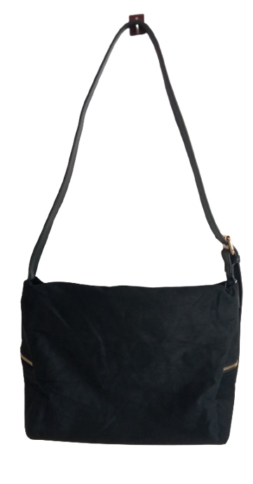 Bolso “Elegancia Bordada” – Negro con Detalles Dorados