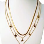 Cadena de tres capas con estrellas de acero inoxidable para mujer